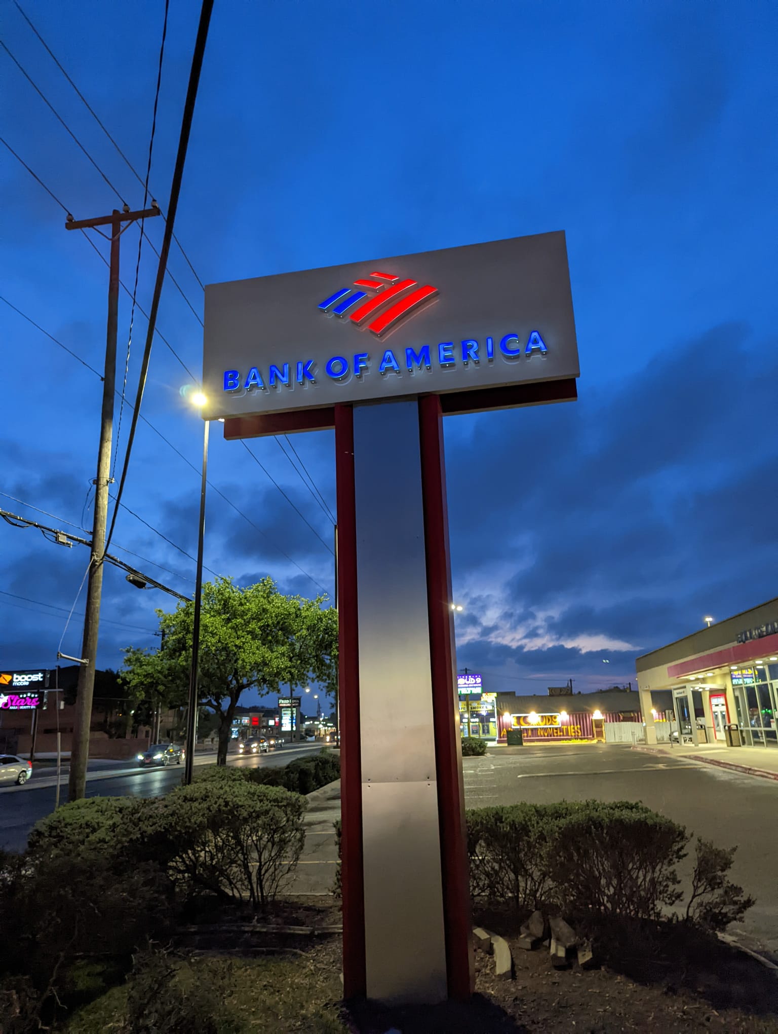 Crafted a luminous pylon sign for Bank of America, ensuring brand prominence with sophisticated nighttime visibility.